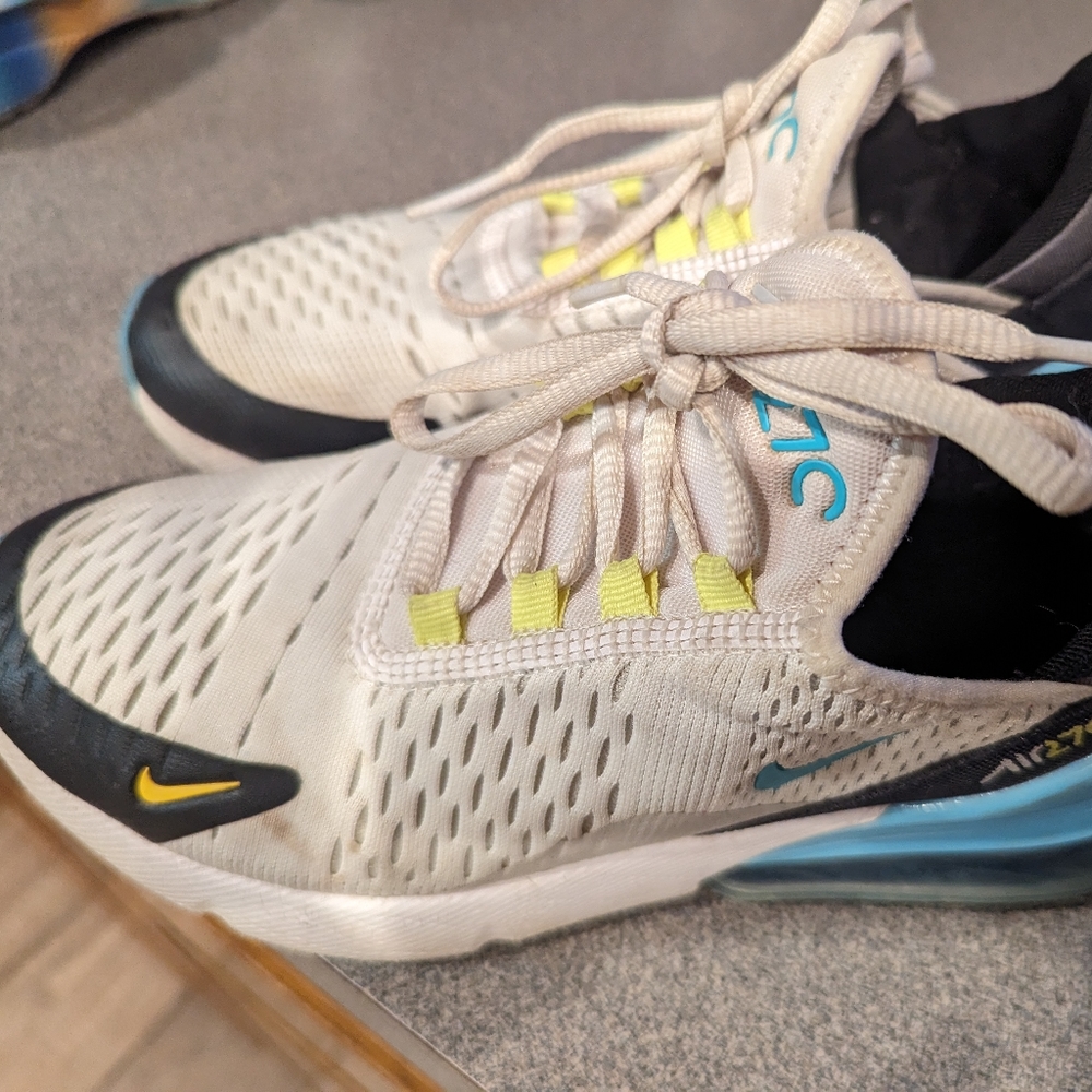 Nike 270s